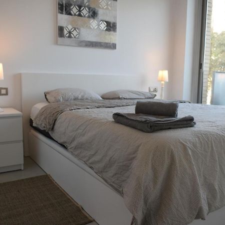 Magnificent Apartment Close To The Beach サン・アドリア・デ・ベソス エクステリア 写真