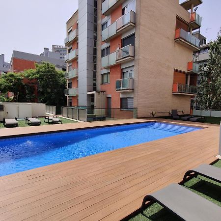 Magnificent Apartment Close To The Beach サン・アドリア・デ・ベソス エクステリア 写真