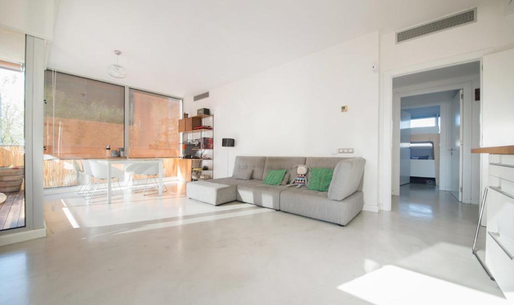 Magnificent Apartment Close To The Beach サン・アドリア・デ・ベソス エクステリア 写真