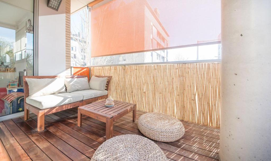 Magnificent Apartment Close To The Beach サン・アドリア・デ・ベソス エクステリア 写真