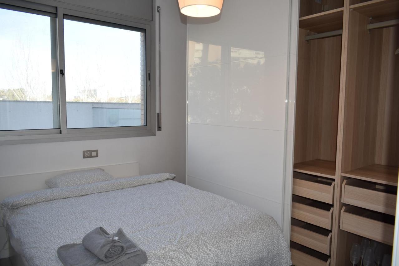 Magnificent Apartment Close To The Beach サン・アドリア・デ・ベソス エクステリア 写真